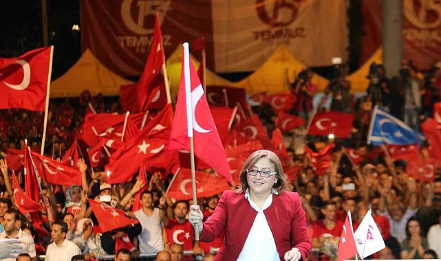 Şahin: "Cumhuriyet, ortak geleceğimizin ve milli iradenin en güçlü teminatıdır"