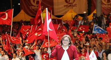 Şahin: "Cumhuriyet, ortak geleceğimizin ve milli iradenin en güçlü teminatıdır"
