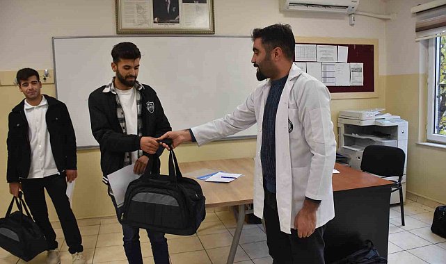 Şahinbey Belediyesi'nden 101 bin Mehmetçiğe asker çantası