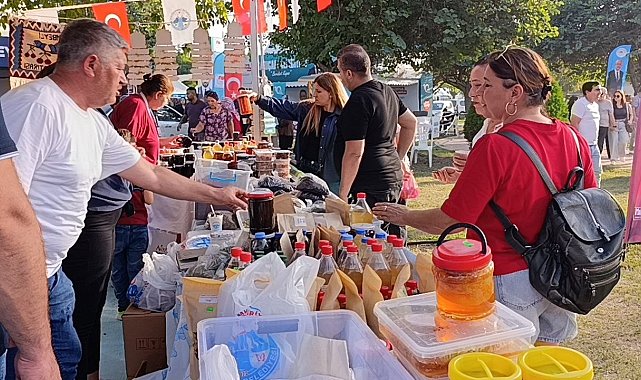Saimbeyli'nin doğal lezzetleri festivalde ilgi gördü