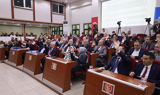 Sakarya Büyükşehir Meclisi'nden tarihi karar! 153 kırmızı dolmuş taksiye dönüşüyor