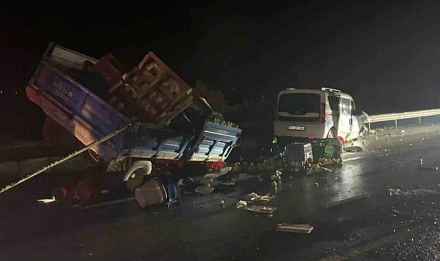 Sakarya'da 3 aracın karıştığı kazada 2 kişi öldü, 3 kişi yaralandı