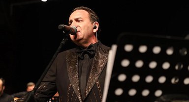 Sakarya'da Zeki Müren'in unutulmaz şarkıları yankılandı