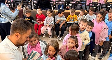 Sakaryalı minikler "Bir Hikaye Bin Neşe" ile eğlendi