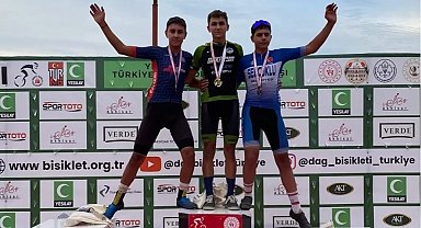 Sakarya'nın genç pedalları 42 madalyayla sezonu taçlandırdı