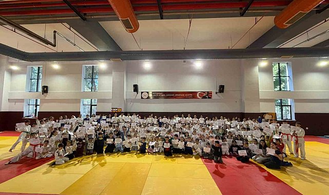 Salihli'de 300 judocu kemer atladı