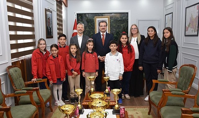 Şampiyonlar başarılarını Kaymakam Güldoğan ile paylaştı