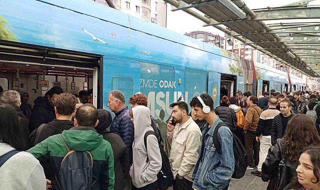 Samsun'da sabah saatlerinde tramvaylarda yoğunluk
