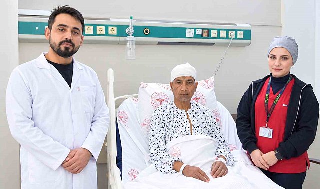 Şanlıurfa'da 60 yaşındaki kadının beynindeki 10 santimetrelik kitle ameliyatla çıkarıldı