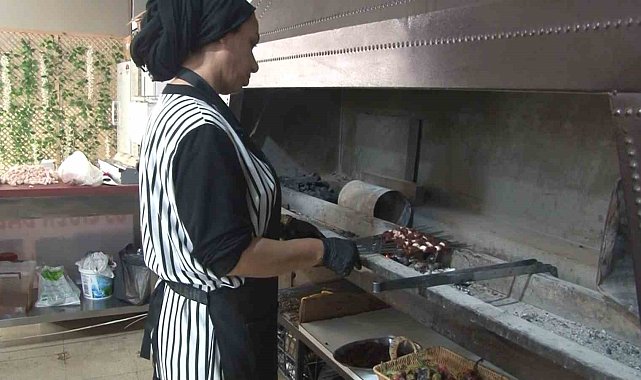 Şanlıurfa'da ciğer kebabına kadın eli değdi