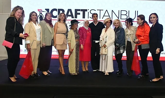 Şapkalar podyumda