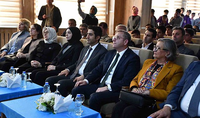 Sarıkamış'ta Fen Lisesi'ne "Yaşayan Kütüphane" kazandırıldı