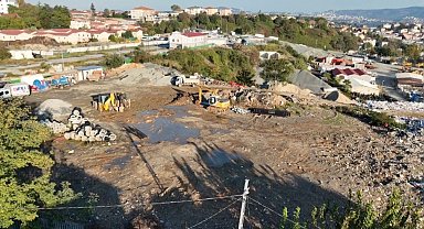 Sarıyer'de araziye atık dökülmesi vatandaşı çileden çıkardı, İSKİ'ye tepki: "Camları açamıyoruz; yazıklar olsun"