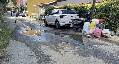 Sarıyer'de evlerinin önünden akan kanalizasyon suyu mahalleliyi isyan ettirdi: "Kendi başımıza belediyecilik yapmaya çalışıyoruz"