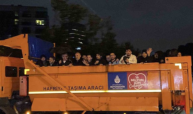 Sarıyer'de mahsur kalan 200'ün üzerinde çalışan, kamyonlarla kurtarıldı