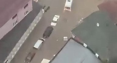 Sarıyer'de onlarca araç suya gömüldü
