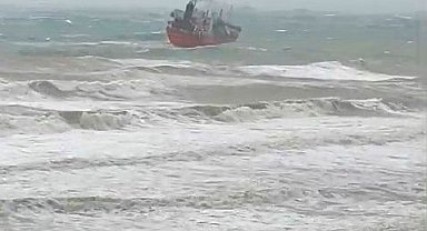 Sarıyer'de şiddetli fırtınada sürüklenen LPG tankeri böyle görüntülendi