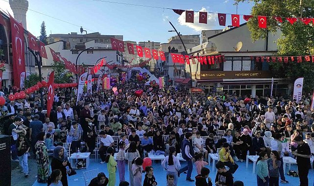 Sason'da Bal, Ceviz ve Çilek Festivali'ne yoğun ilgi