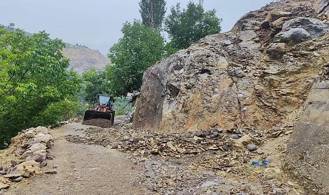 Sason'da heyelan ve taş düşmeleri nedeniyle kapanan köy yolları ulaşıma açıldı