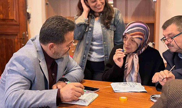 Şehit yakınları ve gaziler çini sanatını yaşatıyor