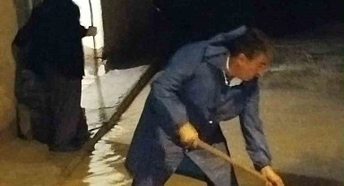 Sel felaketini yaşayan Yurtbaşı'nda Başkan Doğan ekiplerin başında sahaya indi