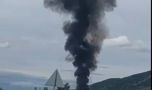 Seyir halindeki kamyonet alev aldı