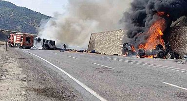 Siirt'te çarpışan iki tır alevlere teslim oldu