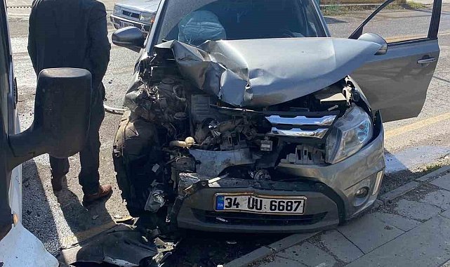 Siirt'te iki araç çarpıştı 3 kişi hafif yaralandı