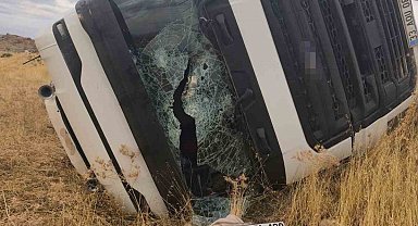 Siirt'te kamyon devrildi: 1 yaralı