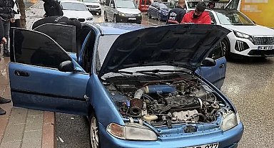Siirt'te park halindeki otomobil yandı