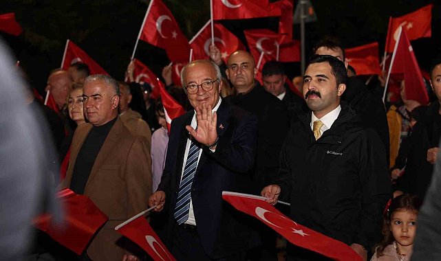 Şile'de 29 Ekim coşkusu Cumhuriyet Bayramı korteji ve Tuğba Yurt konseriyle yaşandı