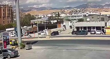 Silopi'de feci kaza kamerada: Otomobil 15 yaşındaki çocuğun üzerinden geçti