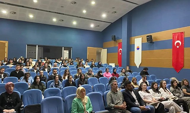 Sinop'ta gençler sağlıklı ilişkiler konusunda bilinçlendirildi
