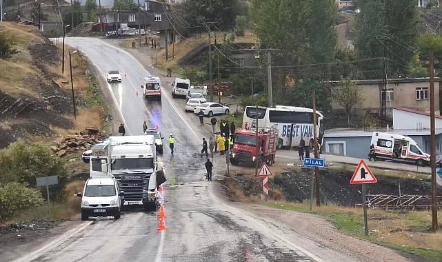 Şırnak'ta otobüs ile tır çarpıştı: 15 yaralı