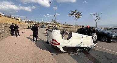 Şırnak'ta virajı alamayan araç takla attı: 3 yaralı