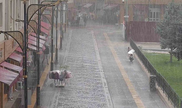 Sivas'ta kuvvetli sağanak maddi hasara yol açtı