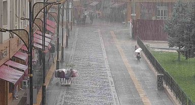 Sivas'ta kuvvetli sağanak maddi hasara yol açtı