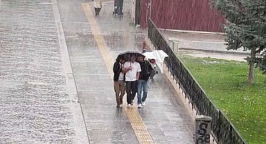 Sivas'ta kuvvetli sağanak yağış etkili oldu