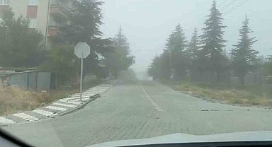 Sivrihisar'da yoğun sis ulaşımı ve günlük yaşamı olumsuz etkiliyor