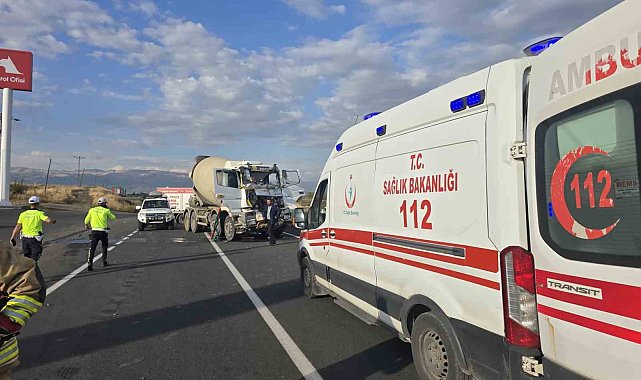 Sondaj kamyonu ile beton mikseri çarpıştı: 2 yaralı