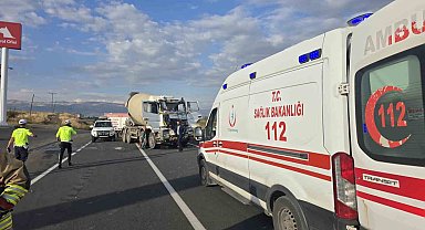 Sondaj kamyonu ile beton mikseri çarpıştı: 2 yaralı