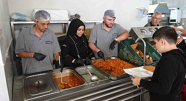 Sorgun'da aşevi hizmeti hem yaşlıların hem öğrencilerin yüzünü güldürüyor