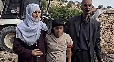 Sosyal medyadan yaptığı çağrı ile depremde evleri hasar gören vatandaşların evlerini yaptırmaya başladı