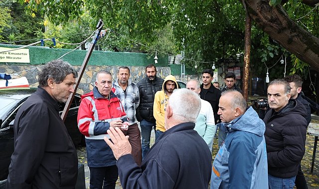 Sultangazi'de belediye ekipleri sağanak yağışla beraber ilçedeki çalışmalarını yoğunlaştırdı