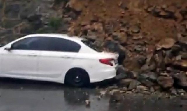 Sultangazi'de yağmurun etkisiyle duvar çöktü