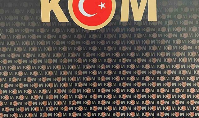 Sürücü belgesi sınavında kopya düzeneğiyle yakalandılar