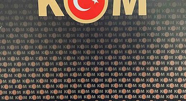 Sürücü belgesi sınavında kopya düzeneğiyle yakalandılar