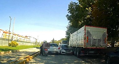 Sürücülerin zor anları: Sokakta ters yöne girdi, kaza ramak kala önlendi