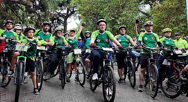 Tarih ve doğa içinde 160 bisikletli pedal çevirdi