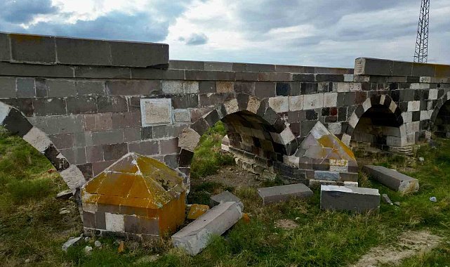 Tarihe tanık Kırkgöz Köprüsü'ndeki bakımsızlık ve tahribat yürek yakıyor